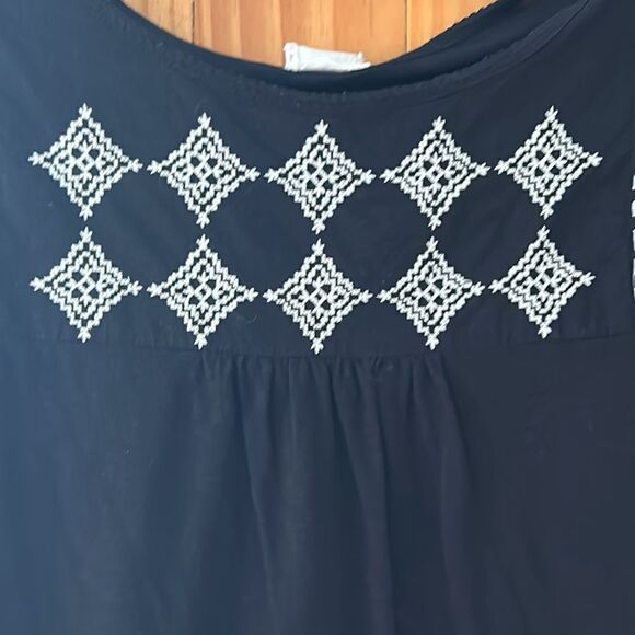 ****** 5 for $25 Caslon Embroidered Sleeveless Top - Picture 2 of 5